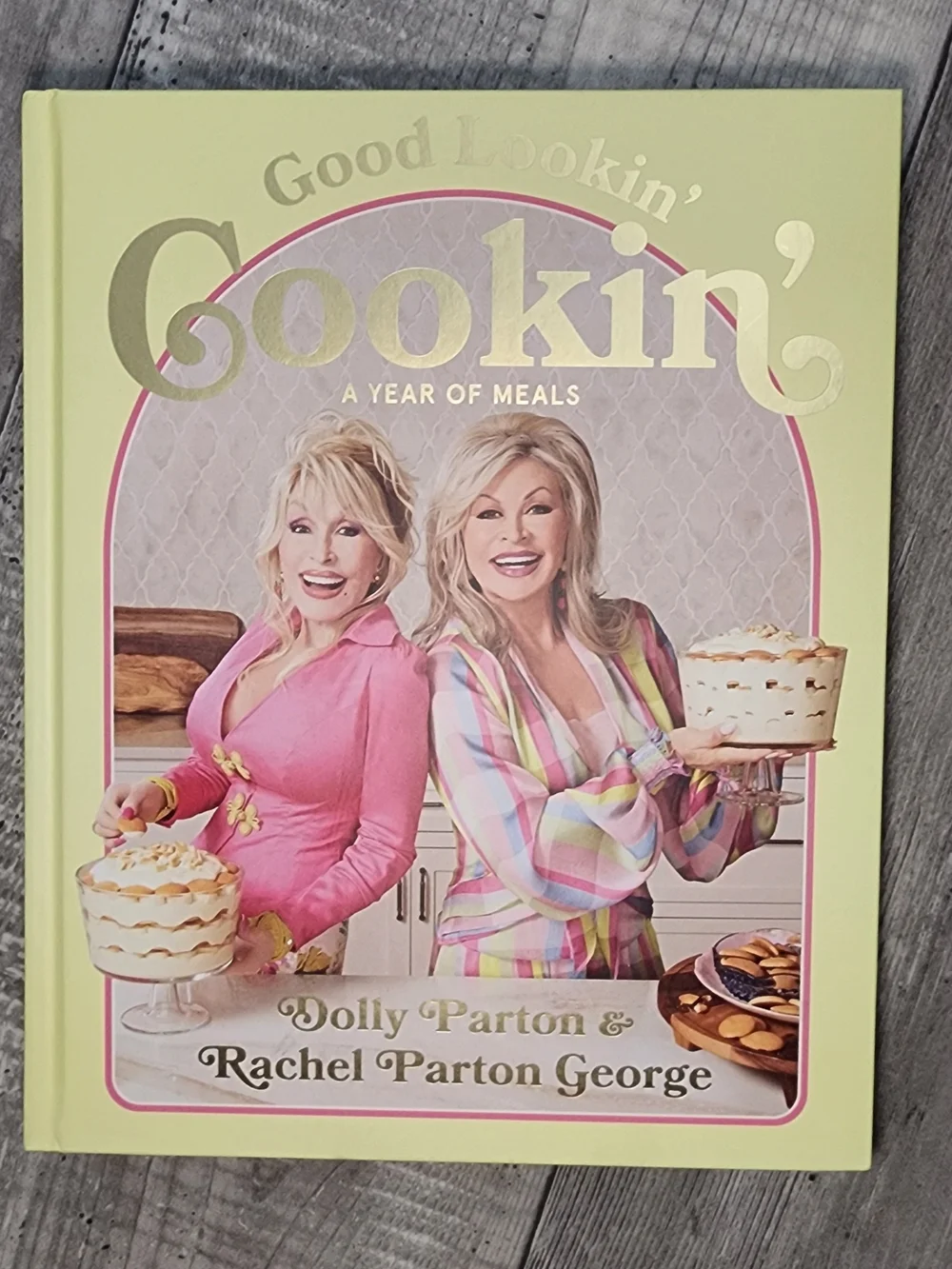 Good Lookin' Cookin' A Year of Meals - DOLLY PARTON Hardcover Cookbook